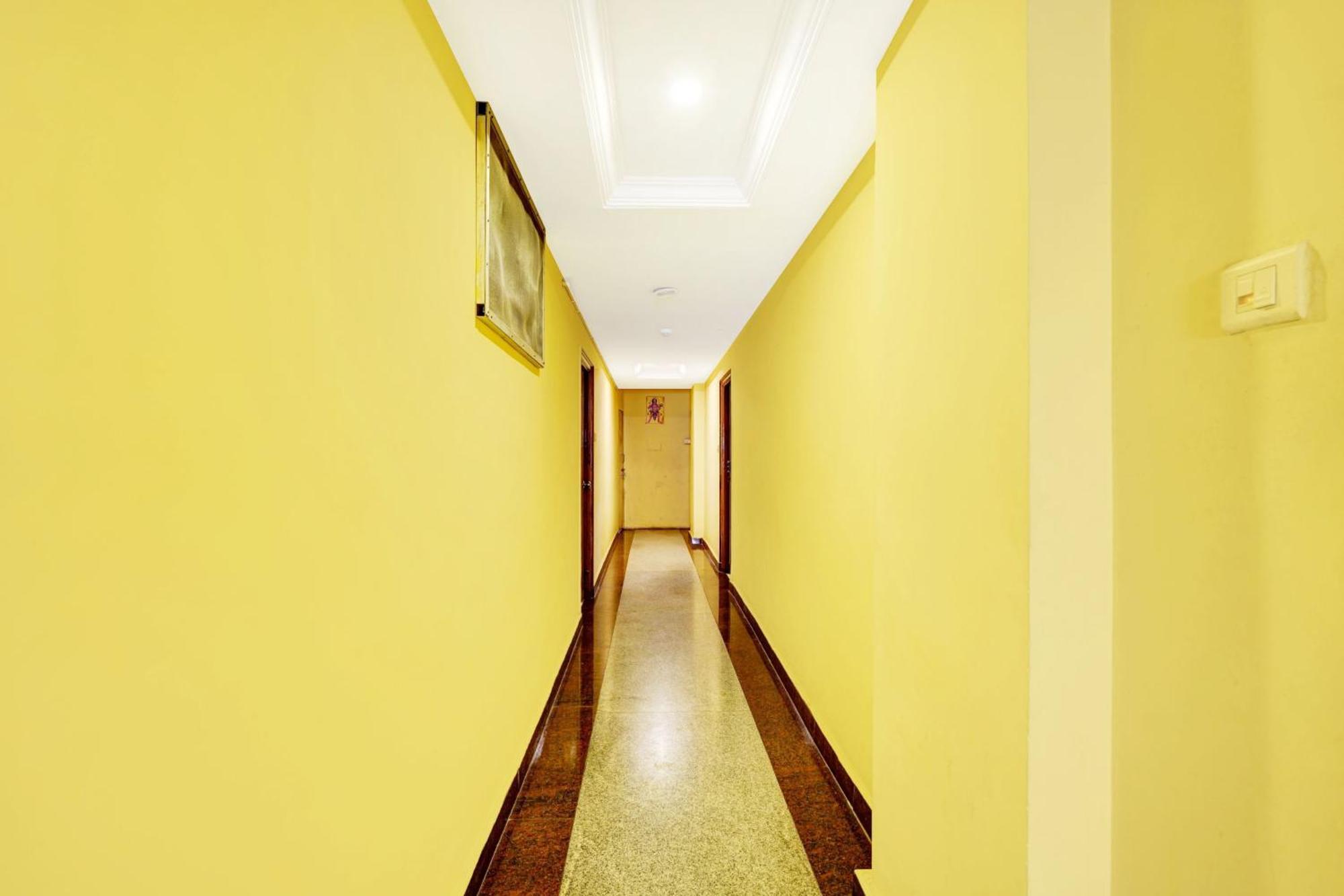 Super Hotel O Padmavathi Puram Near Railway Station Тирупати Экстерьер фото