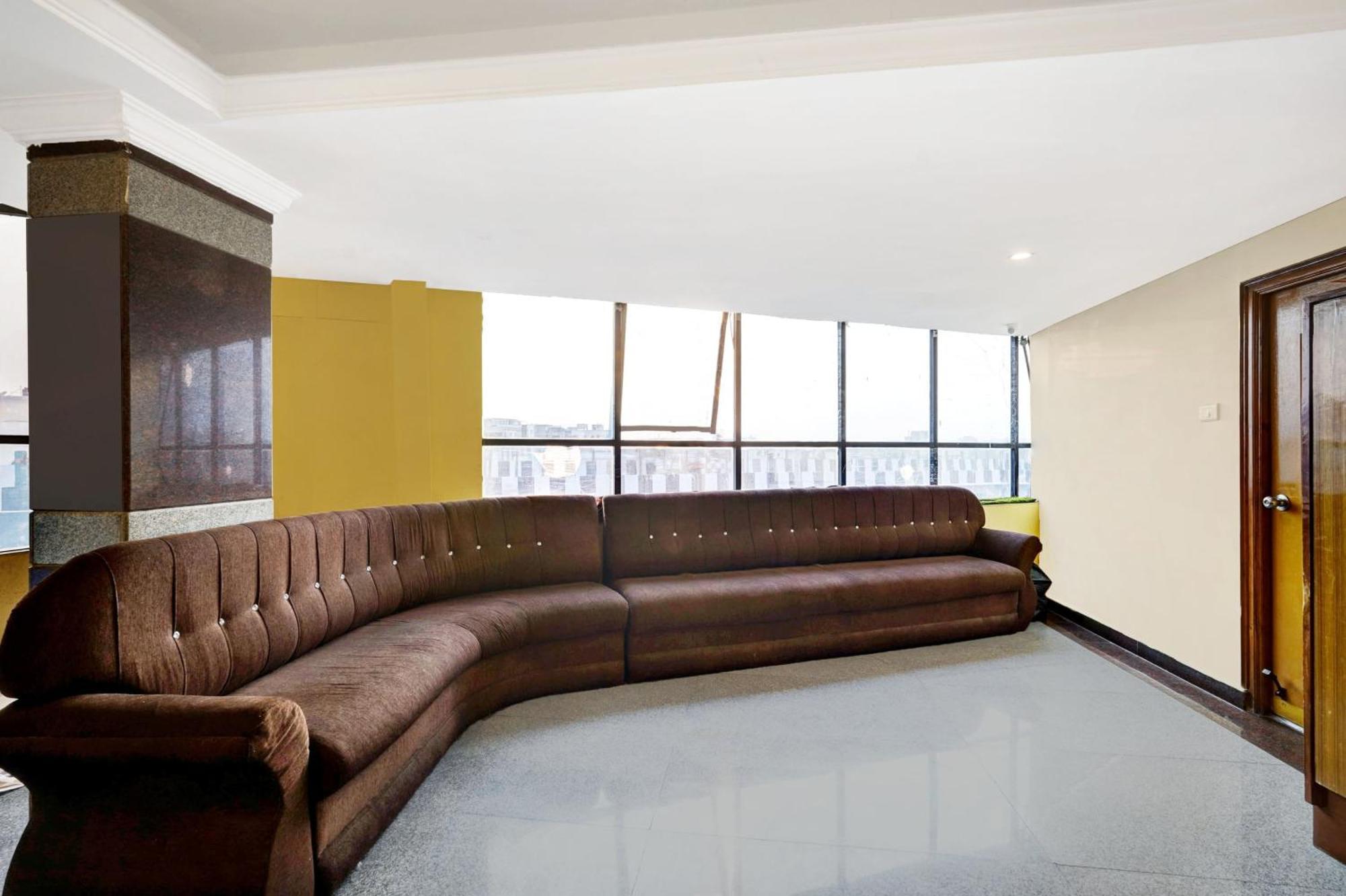 Super Hotel O Padmavathi Puram Near Railway Station Тирупати Экстерьер фото